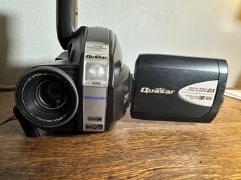 Lot 315SES- Vintage Quasar Palmcorder Camcorder VM-L152 700xHi-definition Digital Zoom 20x