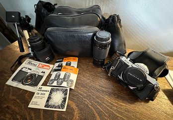 Lot 316SES- Vintage Pentax K1000 35mm Camera - Zoom Lense - Flash - Leather Black Bag