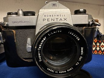 Lot 14 - Pentax Honeywell Spotmatic Super Takumar Vintage 35mm Film Camera - With Zoom Lens