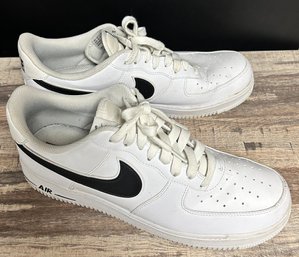 Lot 40KR - Nike Air Force 1 White Black Mens Sneakers - Size 11