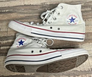 Lot 41KR - Converse All Star White Sneakers -Size Mens 6 Or Womens 8 WE SHIP!