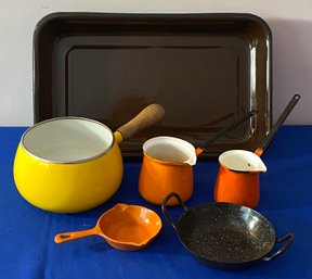Lot 80 - Selection Of Vintage Enamelware - Baking Pan, Pot, Small Pouring Pans