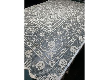 Lot 103 - Beautiful Antique Crocheted Lace Table Cloth