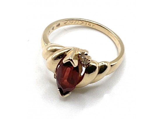 14k Gold Ring With Garnet And Diamond Chips Size 6 1/2