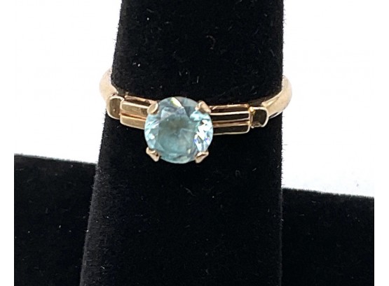 10k Gold Ring With Aquamarine Stone Size 5 1/2 - STUNNING!