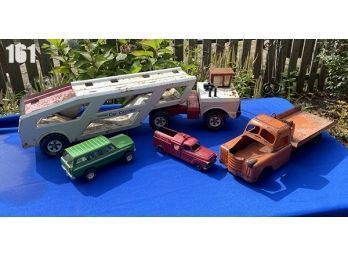 Lot 161 - Vintage Toy Trucks Tonka Car Carrier, Bell Phone, Strutco Tow Truck