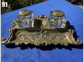 Lot 91 Victorian Double Ink Well Desk Set