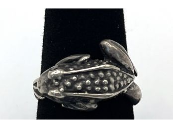 Lot 138 - Sterling Silver Sitting Frog Toad Ring Size 7