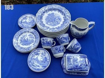 Lot 183 - Spode China Botanical Room Blue And White Collection Set
