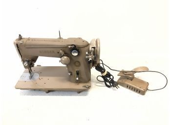 Singer Sewing Machine With Foot Pedal - #S7-1