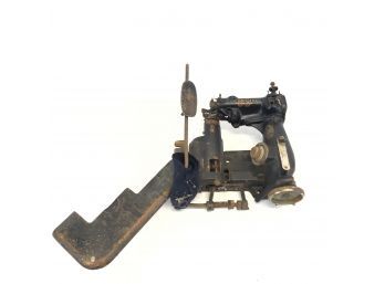 Vintage U.S. Blind Stitch Sewing Machine - Model 518