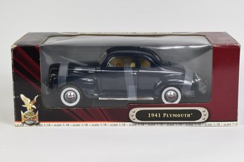 1941 Plymoth 1:18 Scale Die-cast Model Car By Road Signature Sealed In Box