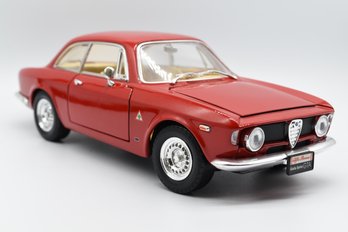 1965 Alfa Romeo Giucia 1:18 Scale Die-cast Model Car By Road Signature