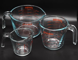 Pyrex Measuring Cups With Handles & Graduated Lines 3pcs
