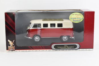 1962 Volkswagon Micro Bus 1:18 Scale Die-cast Model Van Sliding Sunroof Edition By Road Signature