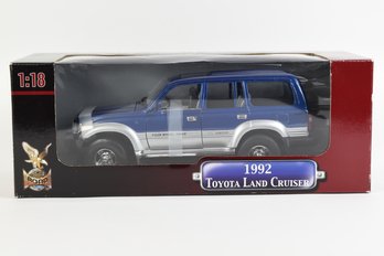 1992 Toyota Land Cruiser 1:18 Scale Die-cast Model Truck By Road Signature No. 92098