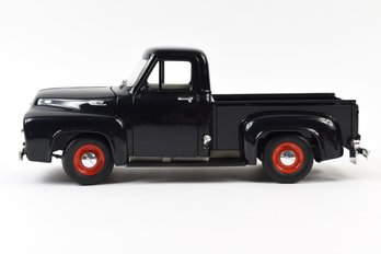 Ford F100 Pick-up 1:18 Scale Die-cast Model Classic Truck By Road Tough