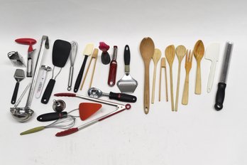 Large Lot Of Kitchen Utensils Cooking Baking Calphalon Kitchen Aid Over 25pcs
