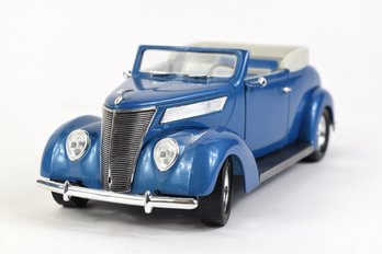 1937 Ford Convertible 1:18 Scale Die-cast Model Classic Car By Road Legends