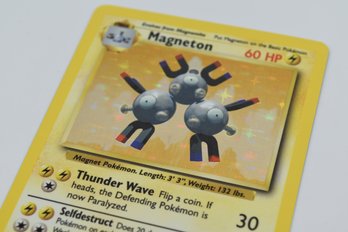 Magneton Holographic Pokemon Trading Card