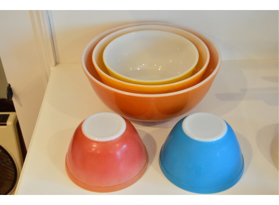 Vintage Pyrex Nesting Bowls
