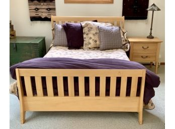 'Wexford Alder Collection' Queen Size Bed & Bedside Stand (CTF50)