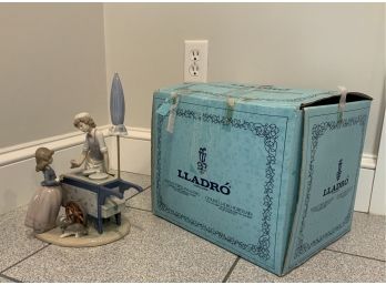 Lladro Figure 'The Ice-cream Stand' (CTF10)