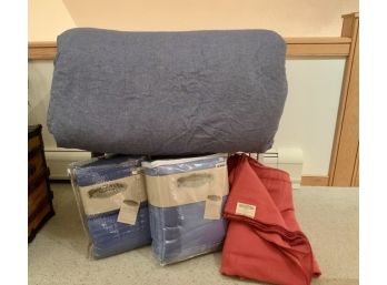 Bedding Lot Duvet & Blankets With Blanket Rack (CTF10)