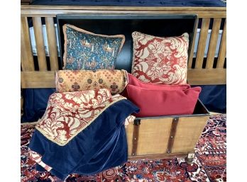 Decorative Trunk Containing Pillows And Bedspread (CTF10)