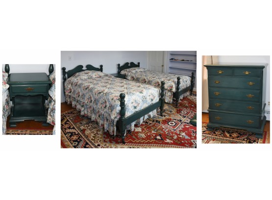 Four Piece Green Painted Wood Bedroom Set (CTF100)