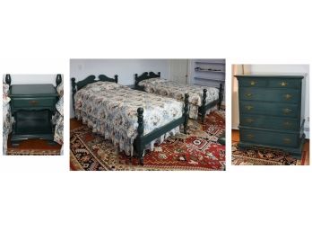 Four Piece Green Painted Wood Bedroom Set (CTF100)