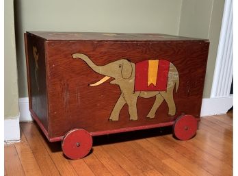 Vintage Child's Wooden Toy Trunk (CTF10)
