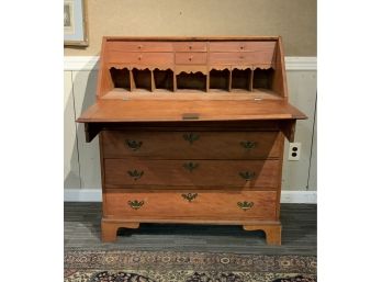18th C. NE Chippendale Slant Lid Desk With Old Red Stain (CTF20)