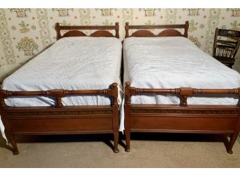 Vintage Danersk Walnut Twin Beds (cTF60)