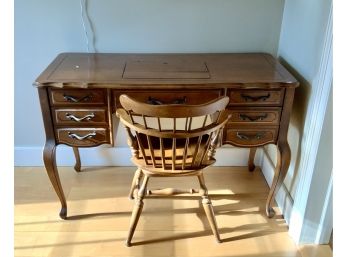 Vintage Sewing Machine In A French Style Desk (CTF10)