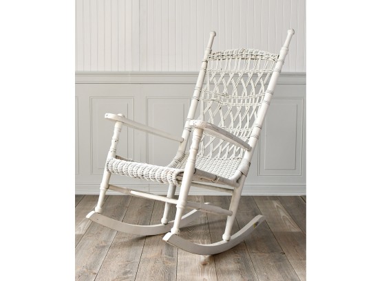 Vintage White Wicker Rocking Chair (CTF10)
