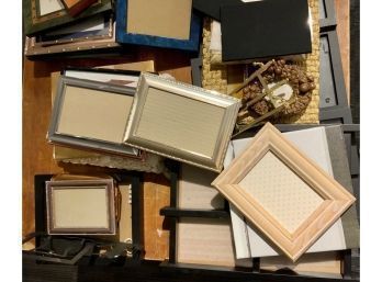 Table Lot Of Photo Frames (CTF10)