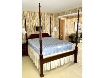 Federal Style Mahogany Four Poster Queen Size Bed (CTF50)