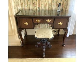 19th C. Queen Anne Walnut Dressing Table & Victorian Stool (CTF20)