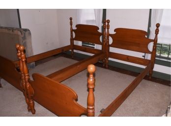 Pr. Meetinghouse Furniture Co. Twin Size Beds (CTF30)