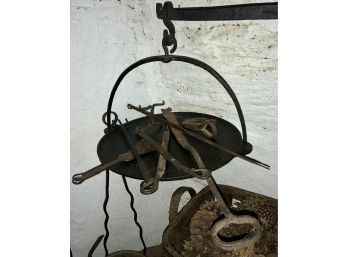 Cast Iron Skillet With Hearth Cooking Utensils (CTF10)