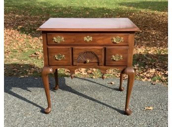 Virginia Galleries Queen Anne Style Dressing Table (CTF20)