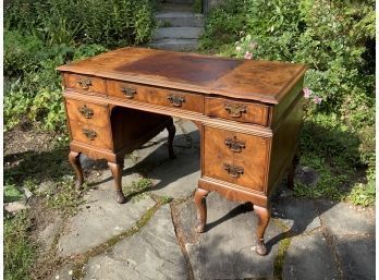 Antique E. 20th C. Burl Wood Queen Anne Style Walnut Desk (CTF30)