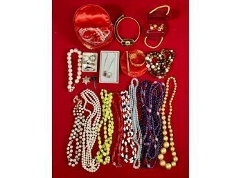 Assorted Costume Necklaces, Broaches, Etc. (CTF10)