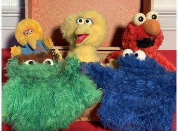 Sesame Street Puppets And Characters In Travel Case (CTF10)