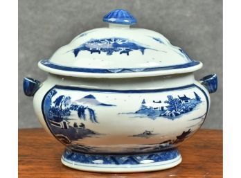 Early Chinese Blue & White Porcelain Tureen (CTF10)