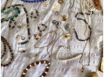 Vintage Jewelry (CTF10)