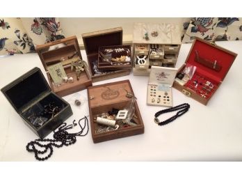 Jewelry In Wooden Boxes (CTF10)