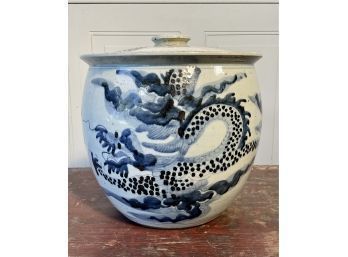 Antique Blue And White Porcelain Covered Jar (CTF10)