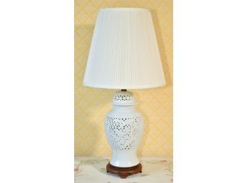 Chinese Style Reticulated Porcelain Lamp (CTF10)